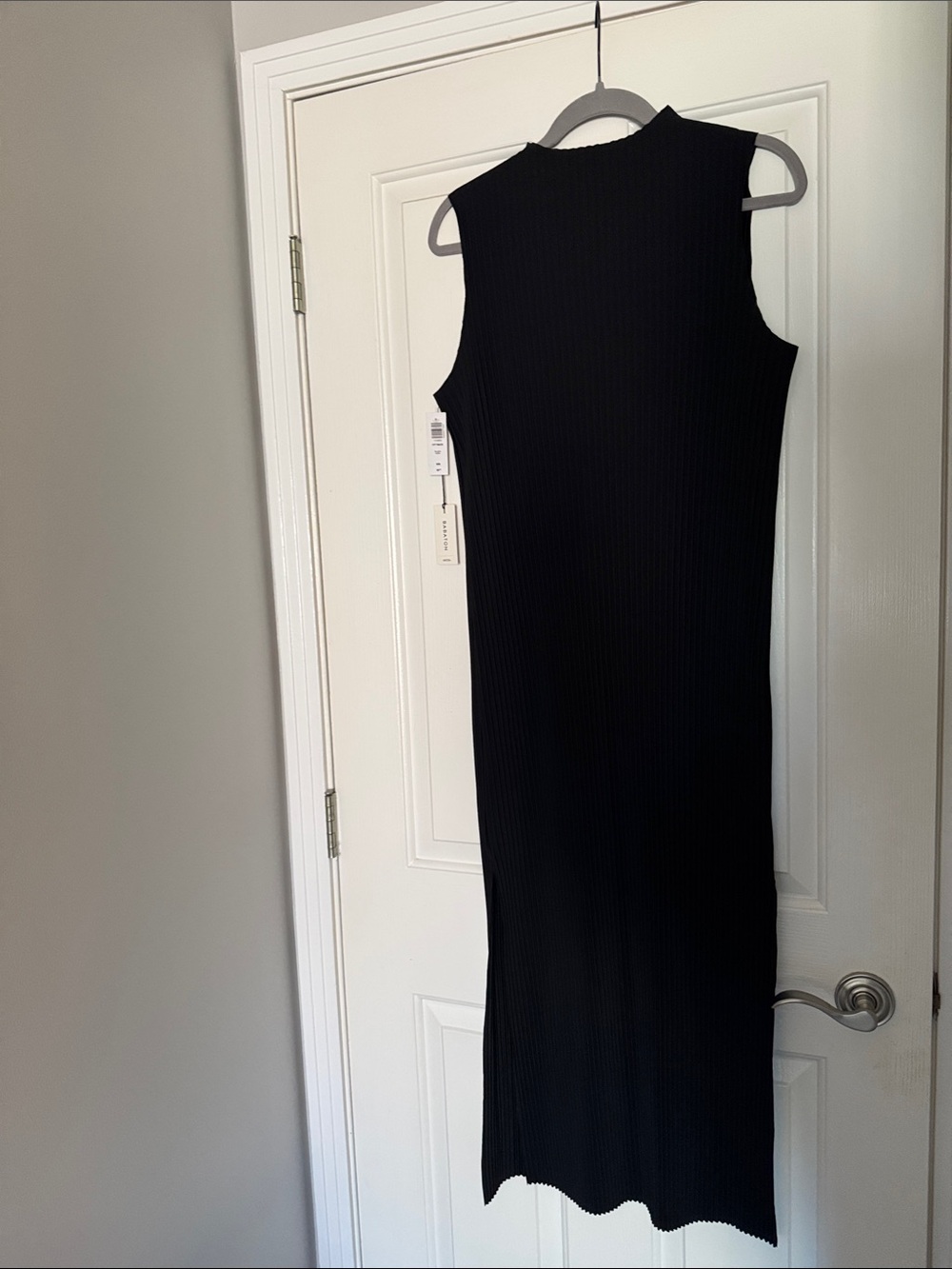 NWT Aritzia Babaton Optimize pleated Sleeveless Midi Dress - Black
